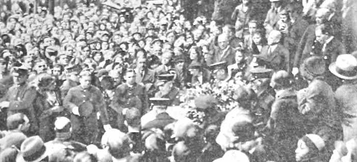 Northampton police try to keep the crowds clear of the procession outside Edwards Congregational Church, January 7, 1933