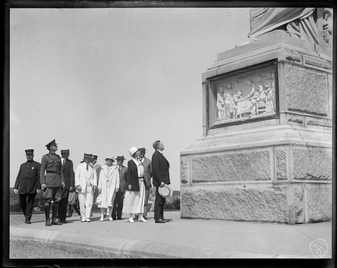 Monument to pilgrims in Plymouth