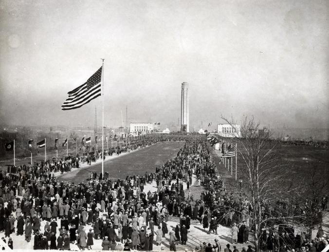 1926_dedication_looking_north_from_mall_entrance